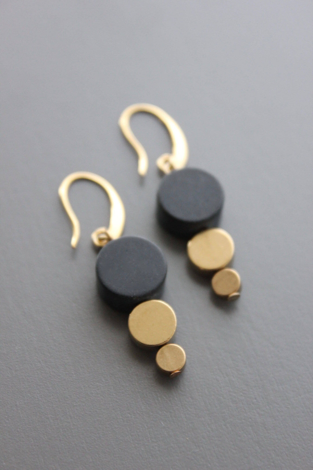 circles black gold earrings 